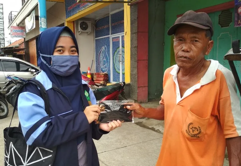 Foto: Penyaluran tahap pertama ke posko Labuan
